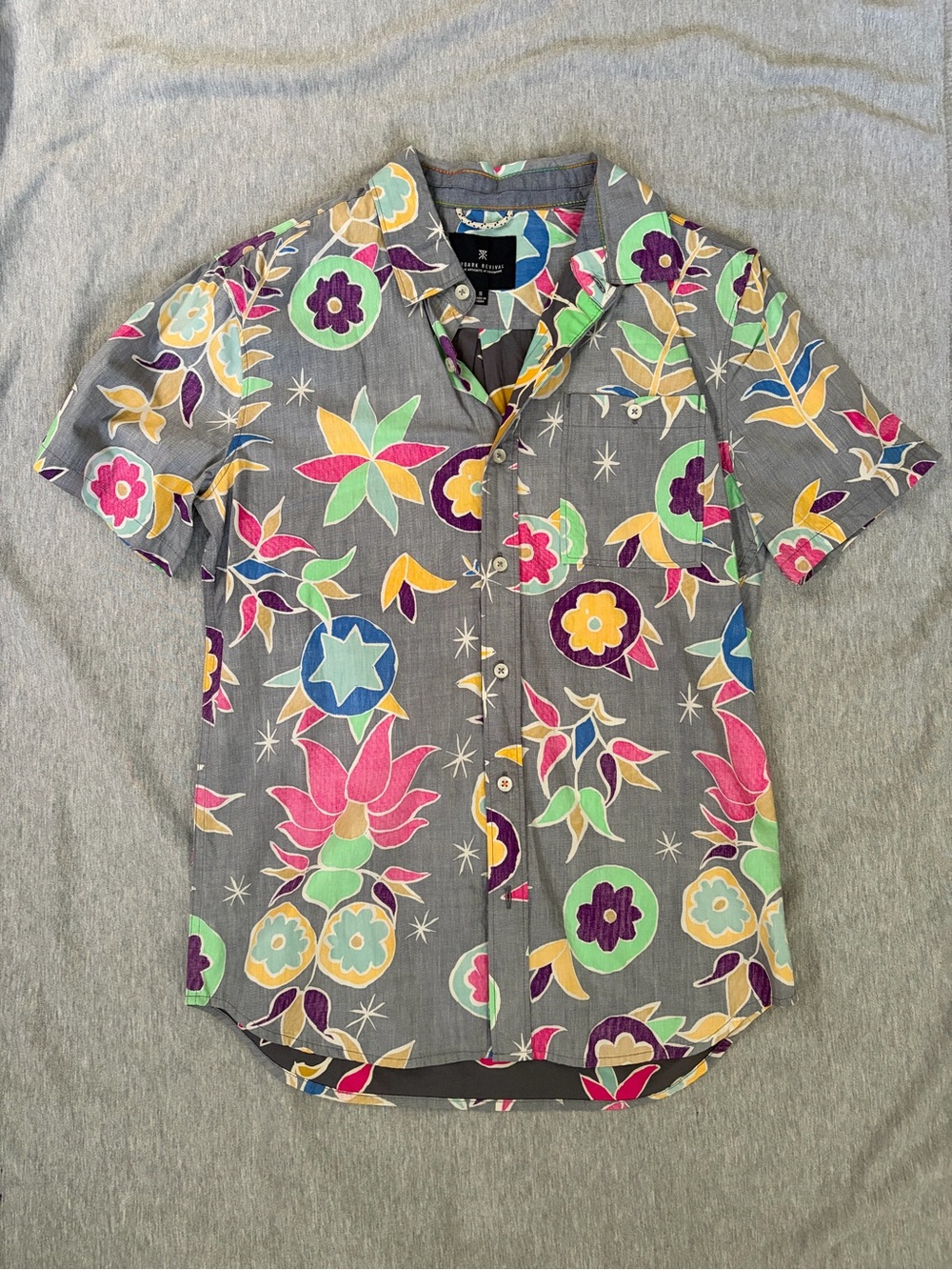 Casual Floral Short-Sleeve Shirt in Gray with Multicolor Print